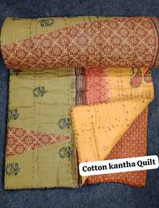 Courtepointes brodées kantha sur mesure en tissus recyclés, idéales pour les magasins de décoration intérieure à revendre - Product Image 6