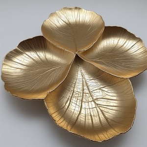 Servidor de frutas secas de aluminio hecho a mano con cuencos en forma de hoja triple en acabado dorado para comedor decorativo y utilidad de servicio. - Product Image 4