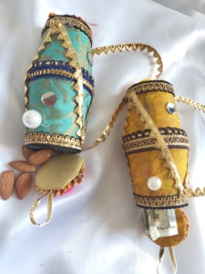 Mini boîte décorative Dholak Cash & Dry Fruit Box pour Haldi, Mehndi, Sangeet-Pakistanais, Punjabi & Bangladesh Faveurs de mariage - Product Image 3