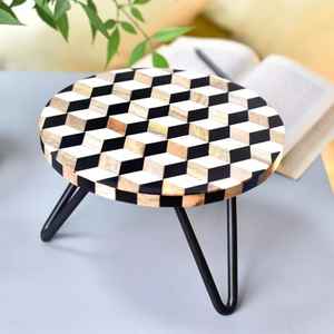 Support à gâteau en résine époxy design avec incrustation de bois naturel, plateau de présentation de qualité supérieure avec pieds en métal, pour fête de gâteaux et style de table exclusif - Product Image 3