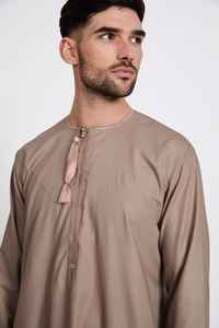 Túnica Thobe negra con capucha marroquí informal para hombre, bolsillos con cremallera, bordado, venta al por mayor, estilo musulmán modesto, islámico tradicional - Product Image 4