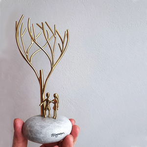 ประติมากรรมโลหะสมัยใหม่รูปคู่รักใต้ต้นไม้ ของตกแต่งบ้านสำหรับวันครบรอบ - Product Image 1