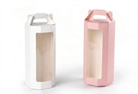 Boîte cadeau en carton blanc épais, fabrication monobloc, avec fenêtre transparente en PVC, pelliculage mat et gaufrage