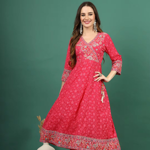 ชุดเดรสยาวแบบ Anarkali ผ้าจอร์เจตต์ปักลายดอกไม้สุดหรู พร้อมกางเกงและผ้าคลุมไหล่เข้าชุด ชุดเดรสสไตล์ชาติพันธุ์ สง่างาม เหมาะสำหรับฤดูร้อน - Product Image 1