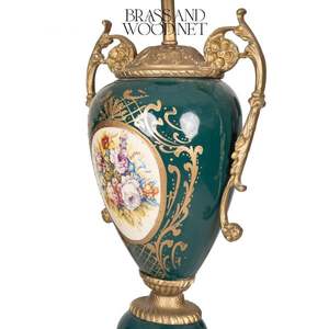 Lampe de table antique en porcelaine et laiton avec base florale verte poignées dorées ornées abat-jour en tissu élégant et classique intemporel - Product Image 5