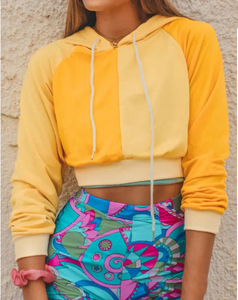 Haut court Chemise Design Logo imprimé et étiquette Vêtements décontractés pour femmes Nouveau pull de qualité supérieure Sweat à capuche pour femmes En gros Recadrée - Product Image 5