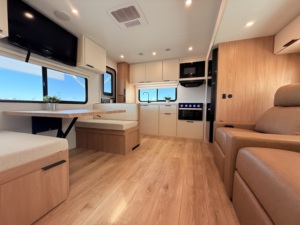 Autocaravana Usada en Tendencia 2026 Winnebag1 THRIVE 24 RKS, Remolque de Viaje - Product Image 2