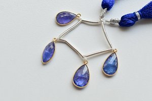 ชาร์มหุ้มทองคำแท้ 18K ประดับพลอยแทนซาไนต์สีน้ำเงิน 4 เม็ด ทรงเหลี่ยมเจียระไน พร้อมลูกปัดพลอยแท้ |   เกรด AA+ คุณภาพสูง - Product Image 2