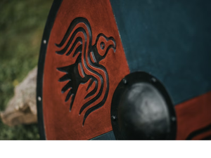 Escudo vikingo Decoración de pared vikinga Arte de pared de madera Decoración para el hogar hecha a mano. Regalo del Día del Padre para él Regalo hecho a mano. Por Calvin artesanía - Product Image 3