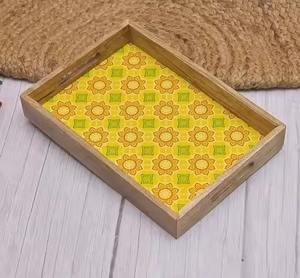 Bandeja de Servir de Madera de Pino de 3 Piezas con Diseño Único - Product Image 1