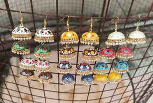 Look royal Jhumkas Léger Jhumkas Parfait pour toute occasion Collection Jhumka audacieuse et belle pour les femmes - Product Image 5