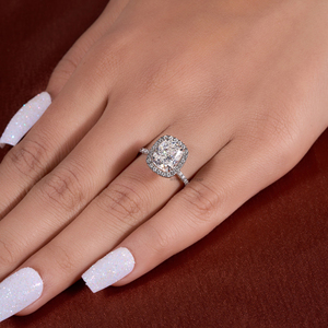 Anillo de compromiso de moissanita con corte de cojín de 3,65 quilates con halo oculto, anillo de declaración delicado pero audaz de lujo con cojín alargado para ella - Product Image 5