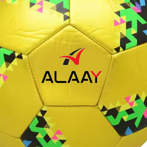 ลูกฟุตบอลวัสดุหนังเรียบเงาพร้อมโลโก้ออกแบบได้ตามต้องการ - Product Image 3