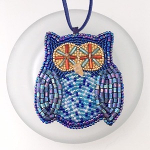 Breloques en verre brodées à la main pour sacs et porte-clés - Accessoires durables, imperméables, écologiques et de style classique - Product Image 2