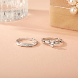 แหวนคู่สแตนเลสสตีลคลาสสิก Jeulia ชุบทอง 18K - Product Image 6