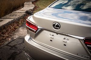 Lexus LS 500 AWD 2020, Caja de Cambios Automática, Tracción en las Cuatro Ruedas, Cuero Oscuro, Turbo, R18, Aluminio, Certificado, Limpio y en Buen Estado - Product Image 4