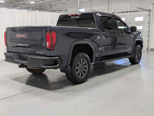 En buen estado, camioneta GMC Sierra 1500 AT4X 4WD Crew Cab 2024 - Product Image 4