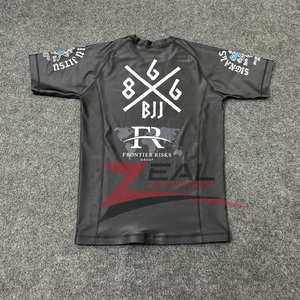 Protège-éruption mma personnalisé impression par sublimation protection ultavoilet 240gsm compression grapping bjj protège-éruption fabriqué au Pakistan - Product Image 2