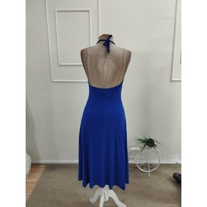 Vestido Midi de Viscosa con Hombros Descubiertos y Detalle de Cadena en el Cuello para Mujer, 34049 - Azul Rey - Product Image 5