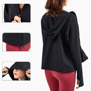 Venta al por mayor de secado rápido personalizado entrenamiento Fitness gimnasio Yoga traje de las mujeres abrigo suelto transpirable mujeres correr deportes abrigo con cremallera - Product Image 6