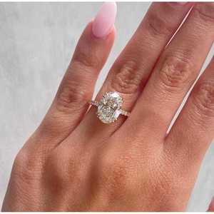 Anillo de Compromiso con Diamante Ovalado de 3.00ct Cultivado en Laboratorio, Doble Garra y Halo Oculto, Certificado IGI - Product Image 2