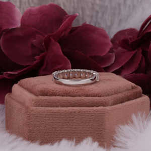 1,80 TCW Radiant Cut Lab Grown Anillo de compromiso Nueve diamantes sin conflictos 14KT ORO SÓLIDO Estilo de moda IGI Anillos finos certificados - Product Image 4