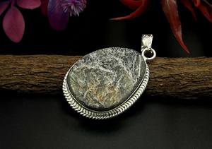 Pendentif en pierres précieuses de Labradorite rugueuse fait à la main bijoux en argent collier de guérison pendentif Unique cadeau d'anniversaire - Product Image 2