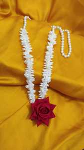 Rose Pearl Wedding Welcome Mala Swaagat Mala pour Shaadi Milni et tenue de mariage comprenant des styles punjabi. - Product Image 3