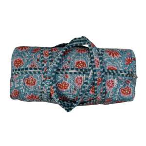 Bolsa de Viaje de Lona Acolchada Estilo Boho, Estampado Floral Indio Hecho a Mano, Bolsa de Fin de Semana de Lujo Ligera con Asa para el Hombro - Product Image 4