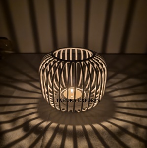 เชิงเทียนสไตล์กรงแกะสลัก2026พร้อมบาร์ศิลปะและรูปแบบไหลลื่นสำหรับแสงนุ่มสร้างสรรค์ในการตกแต่งภายในศิลปะที่ทันสมัย - Product Image 2