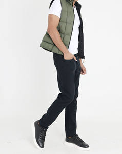 Vente en gros Bomber épais à capuche matelassé en toile imperméable et respirant pour l'hiver blouson sans manches pour hommes - Product Image 2