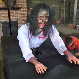 Interaktive Spukhaus-Stütze mit beweglichem Halbkörper bett Zombie Scary Sound Effects für Horror Attraction Parks - Product Image 3