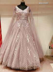 ชุดราตรีตาข่ายออกแบบโดยดีไซเนอร์สำหรับผู้หญิงพร้อมงานปักสำหรับงานปาร์ตี้งานเลี้ยงรับรองและงานเลี้ยง - Product Image 3