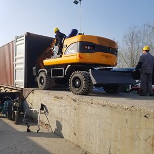 Escavatore Gommato Cinese da 6,5 Tonnellate con Trazione Integrale Completamente Idraulica e Accessori Multifunzionali Mini Escavatore su Ruote - Product Image 6