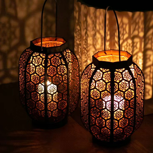 Linterna de metal decorativa de latón antiguo con esmalte antiguo perfecto para la decoración al aire libre lujosas celebraciones festivas - Product Image 1