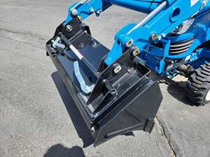 NOUVEAU Tracteur compact LS MT125 avec chargeur frontal – Tracteur agricole diesel 4x4 - Product Image 2