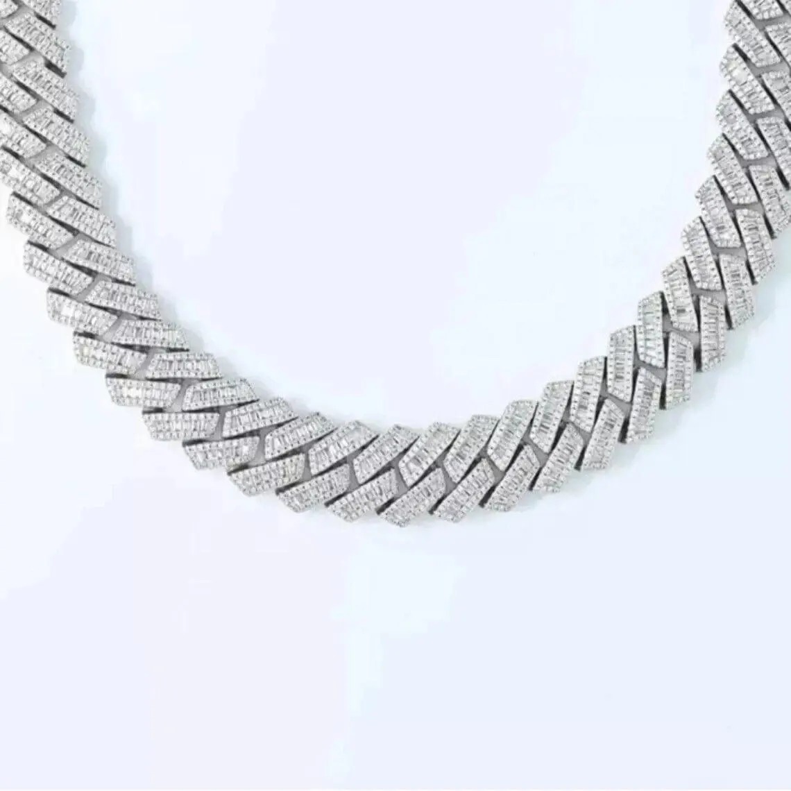 man luxury gold chain