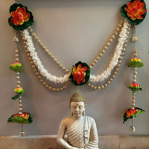 Guirnaldas de Loto y Jazmín de Espuma Ecológicas Hechas a Mano con Cuentas Doradas |   Decoración Festiva para Bodas Indias y Salas de Pooja - Product Image 1