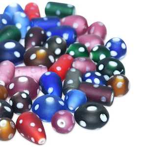 Cuentas de Vidrio Naranja en Forma de Corazón Hechas a Mano y Personalizadas en Tamaño de 6 mm para Diseñadores de Joyas y Tiendas de Cuentas para su Reventa - Product Image 3