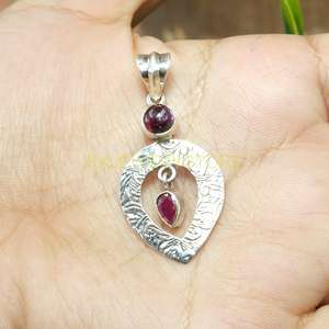 Pendentif artisanal en argent sterling 925 avec grenat et rubis naturels |   Pendentif en argent et pierres précieuses de style bohème artisanal - Product Image 2