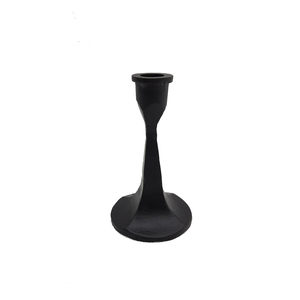 Bougeoir conique en métal décoratif de table fini noir fait à la main pour la décoration de table à manger à la maison - Product Image 1