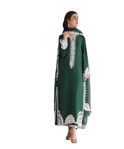 เสื้อผ้าบูติกจากอินเดียที่เป็นมิตรกับสิ่งแวดล้อม ผลิตจากโพลีเอสเตอร์/ผ้าฝ้าย ประดับด้วยงานปักคริสตัล สำหรับชุดที่ดูทันสมัยและสง่างาม - Product Image 1