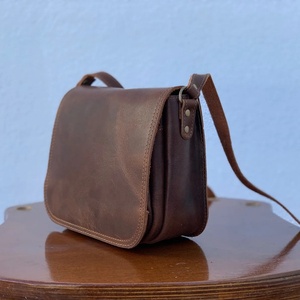 Sac à main en cuir pour femmes avec bandoulière véritable en 3 couleurs sac design unisexe avec bandoulière cadeau personnalisé LCS-0024 - Product Image 1