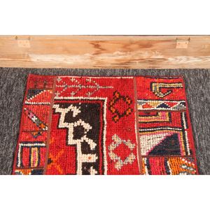 พรมวินเทจขนาดเล็ก 2x2.5 ฟุต พรมขนสัตว์ลายเรขาคณิตสีแดงแบบต่อผ้าสไตล์ตุรกี - Product Image 2