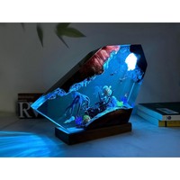 Lampe de chevet Dioroma en résine époxy écologique, motif pieuvre géante et couple de plongeurs, lumière nocturne à température de couleur réglable et intensité variable, unique