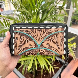 Portefeuille sculpté usiné à la main pochette étui de téléphone élégant beau portefeuille de créateur multi-usages portefeuilles de bracelet en cuir occidental - Product Image 5