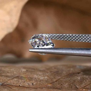 เพชรแล็บทรงเหลี่ยมมรกต 1 กะรัต สี D ความสะอาด SI รับรองโดย IGI เพชรเพาะเลี้ยงแบบหรูหรา - Product Image 3