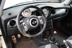 Mini Cooper S 2004 d'occasion en bon état - Product Image 2