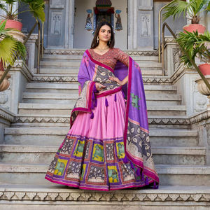 Blusa sin costuras con estampado de Lehenga Choli Patola de seda Dola para mujer con trabajo de lámina Reversible estirable para fiesta - Product Image 1