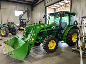 Tracteur agricole d'occasion John Deere 135 CV 6110M, machine agricole polyvalente dotée d'une boîte de vitesses, d'une pompe, d'un moteur et d'un roulement. - Product Image 3